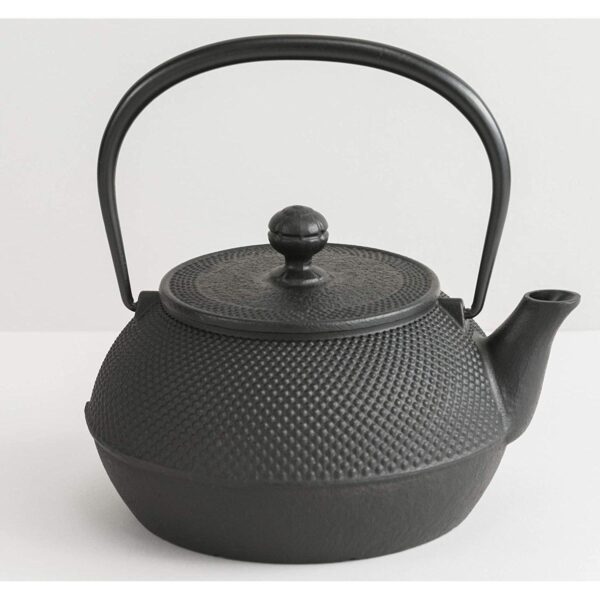 Iwachu Tetsubin Arare-patterned IH Compatible Cast Iron Kettle 0.9L 11720