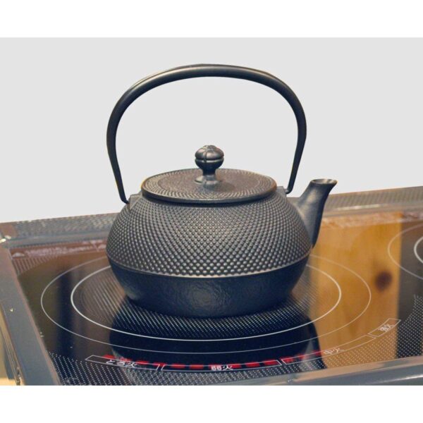 Iwachu Tetsubin Arare-patterned IH Compatible Cast Iron Kettle 0.9L 11720