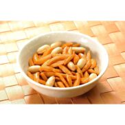 Kameda Kakinotane Snack Rice Crackers with Peanuts 190g
